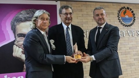 Орхан Памук: Би энэ улсын зохиолч
